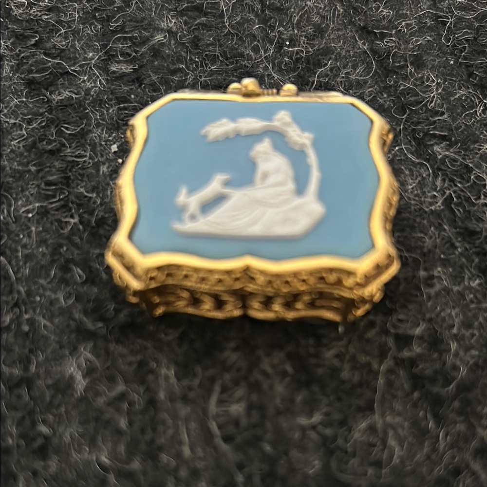 VINTAGE Max Factor, The Wishing Tree, compact. Gold and Blue Cameo - Picture 4 of 4